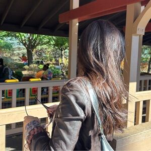 Meet your Posher, Hira